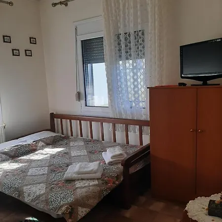 Annas Skala Sotiros
